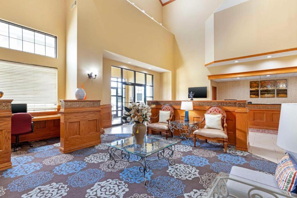 Best Western Locust Grove Inn & Suites Exterior photo