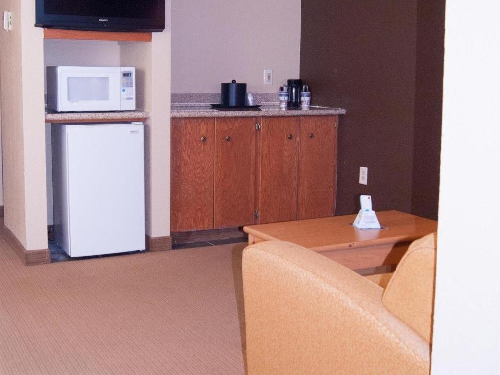 Best Western Locust Grove Inn & Suites Exterior photo