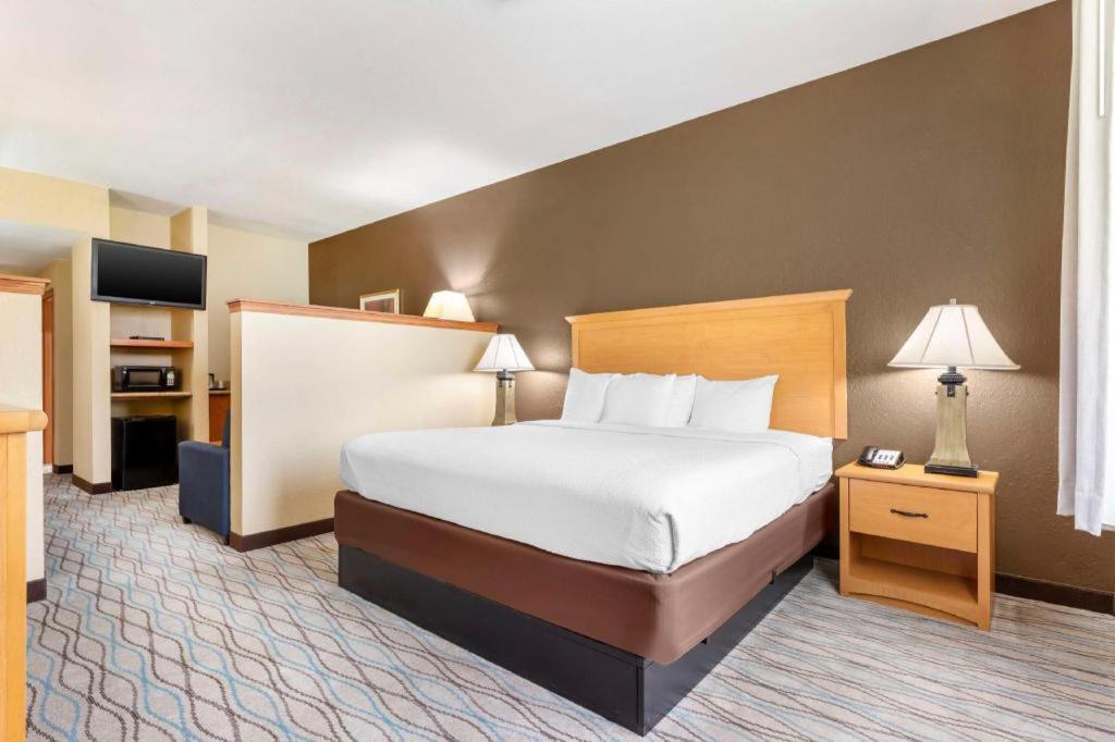 Best Western Locust Grove Inn & Suites Exterior photo