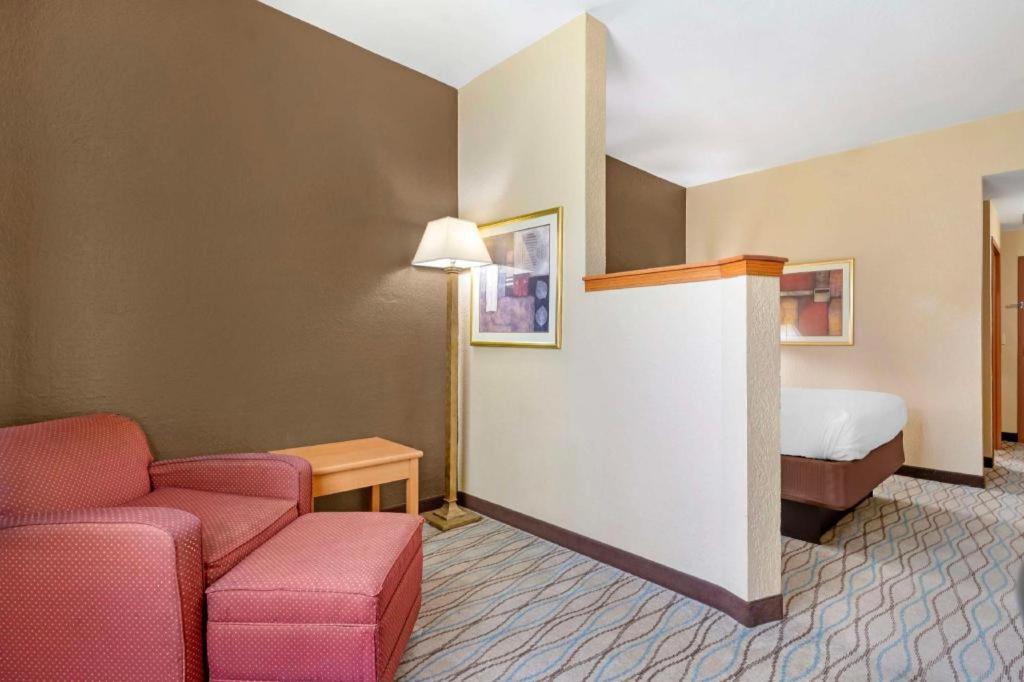 Best Western Locust Grove Inn & Suites Exterior photo